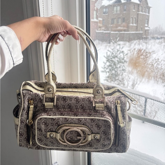 Vintage Guess Cream Monogram Handbag - Picture 6 of 7